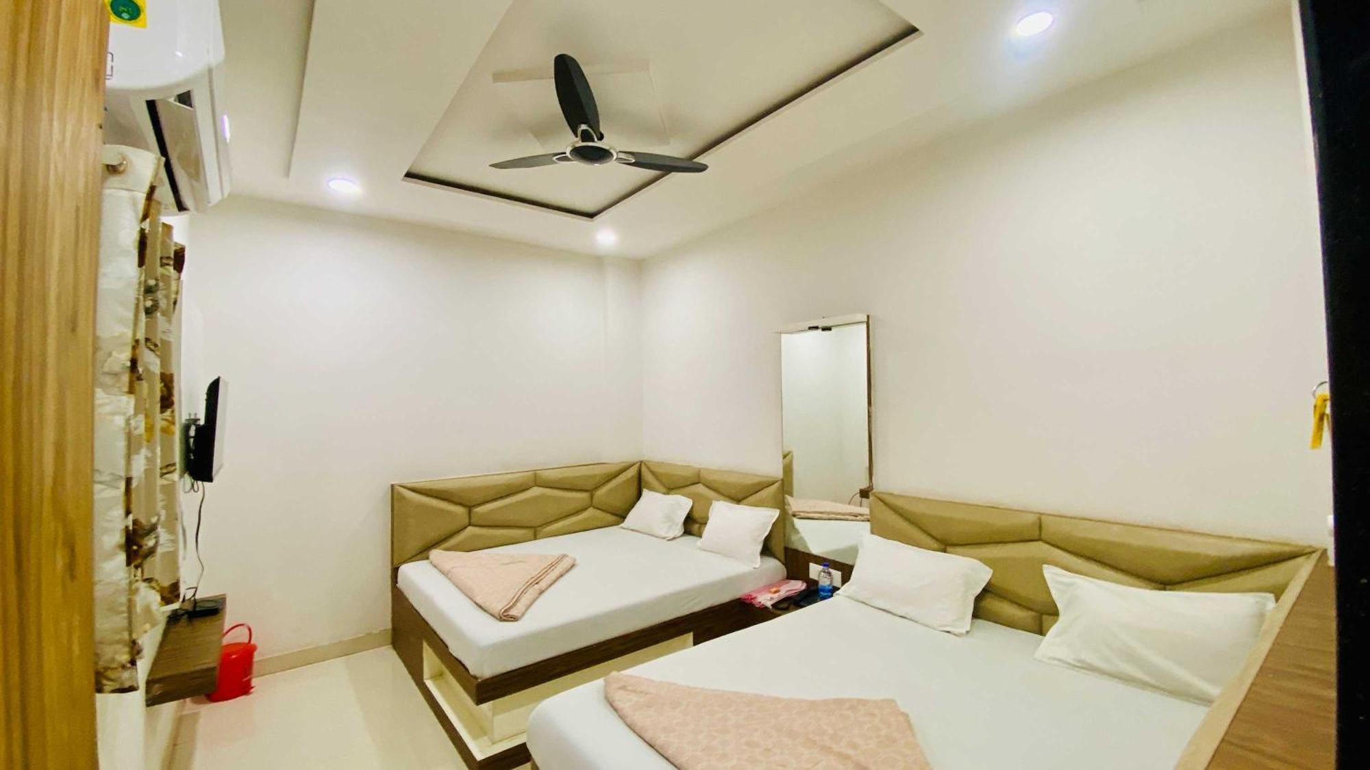 Hotel Gayatri Palace Godarpura Екстер'єр фото