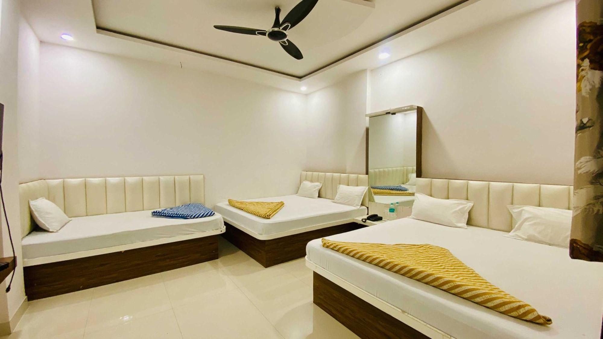Hotel Gayatri Palace Godarpura Екстер'єр фото