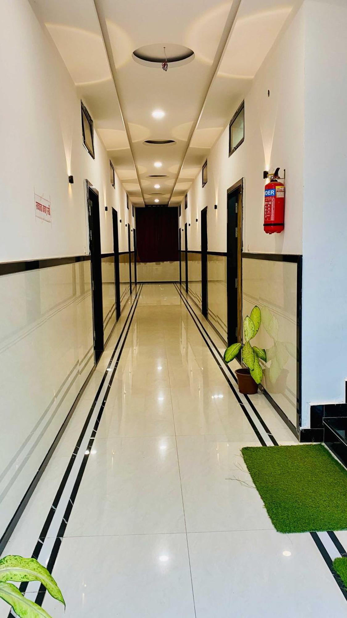 Hotel Gayatri Palace Godarpura Екстер'єр фото