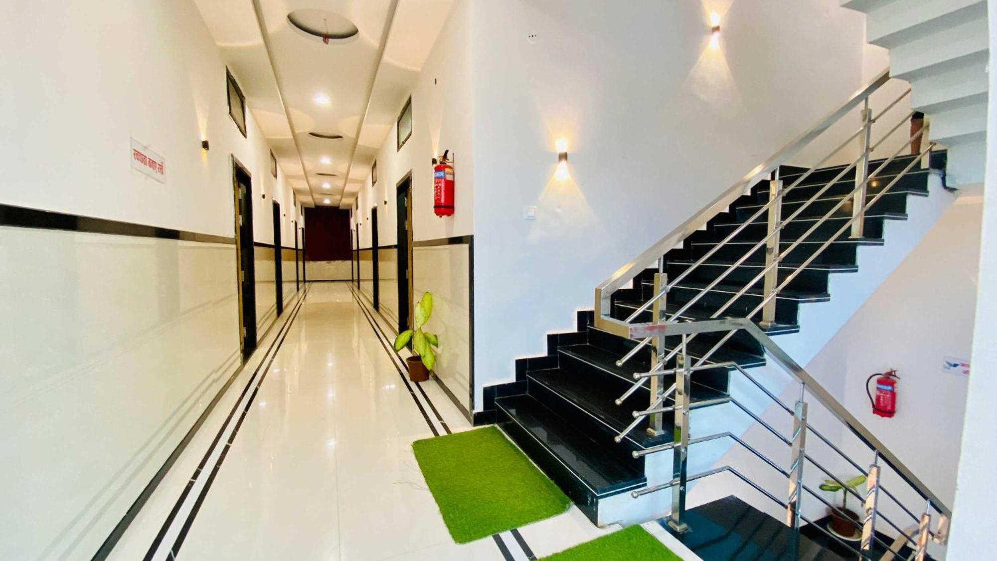 Hotel Gayatri Palace Godarpura Екстер'єр фото